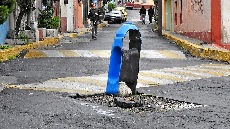 Baches y socavones, un peligro constante para los capitalinos [Fotorreportaje]